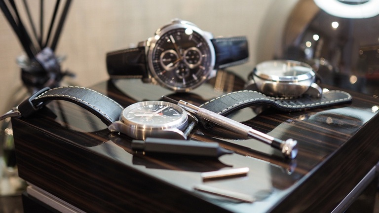Must-Have Accessories For Your Luxury Watch