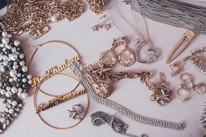 How To Clean Jewelry With Baking Soda