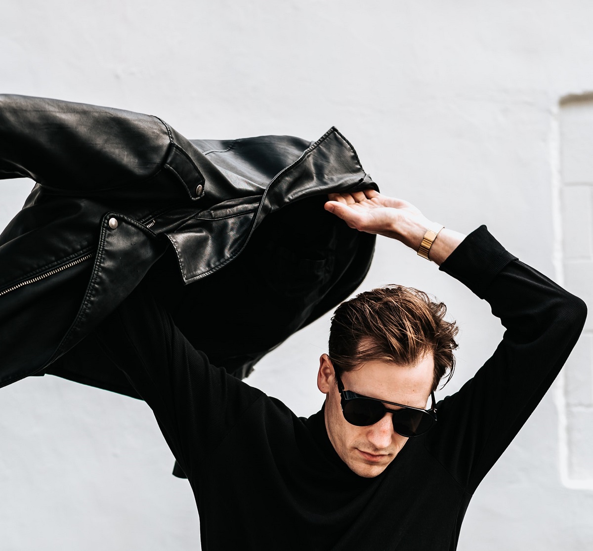 Genuine Leather Jacket – What’s the Difference Between Real and Fake?