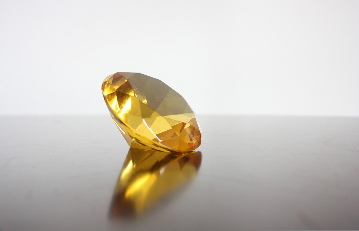 Yellow Diamond Ring: The New Crowd Favorite