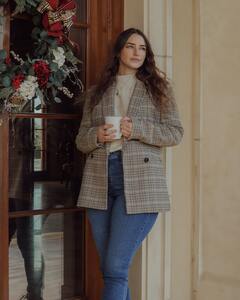 First Date Outfits That Guys Love - 2023 Guide