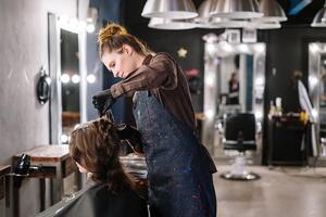 How to Build Meaningful Relationships with Your Salon Clients