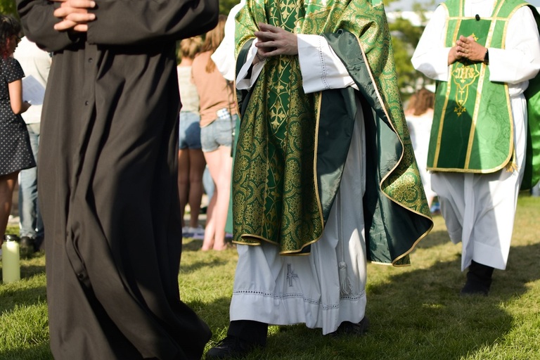 7 Facts That Your Should Know About Vestments And Priest Clothing