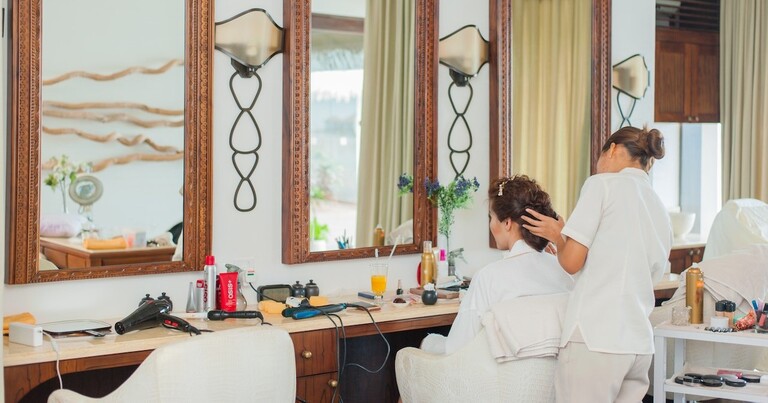 How to Build Meaningful Relationships with Your Salon Clients