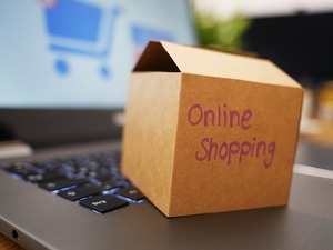 Top 6 Benefits of Online Shopping for Top Trending Pieces of Clothes
