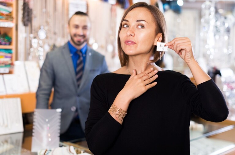 3 Dos And Don'ts Of Picking The Right Jewellery For Your Outfit