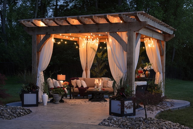 How to Furnish Your Outdoor Space if You Love to Entertain