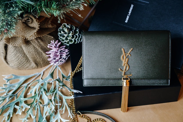 The Evolution of Clutch Bags: From Vintage Classics to Modern Must-Haves