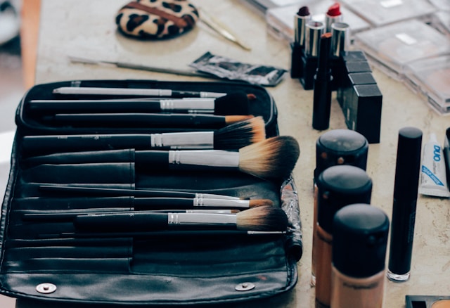 The Ultimate Guide to Building and Using a Full Makeup Kit
