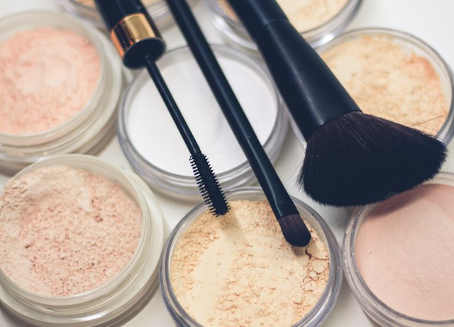 The Ultimate Guide to Building and Using a Full Makeup Kit