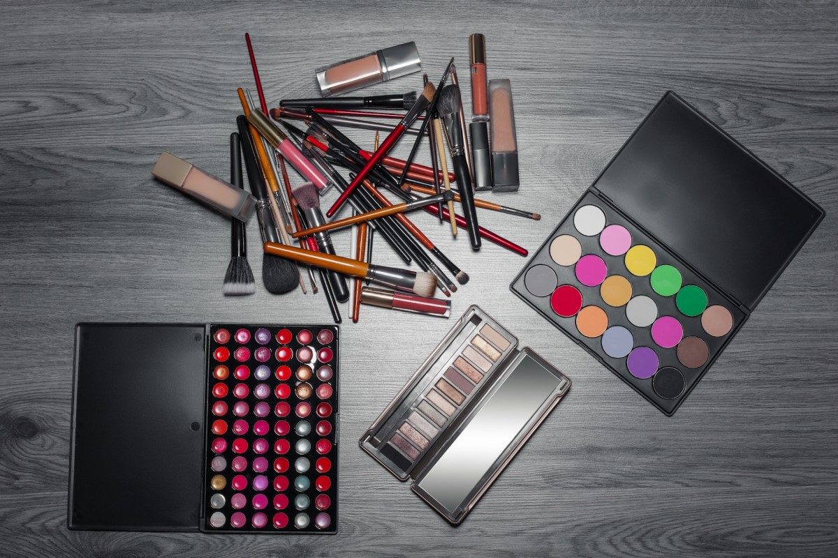 The Ultimate Guide to Building and Using a Full Makeup Kit