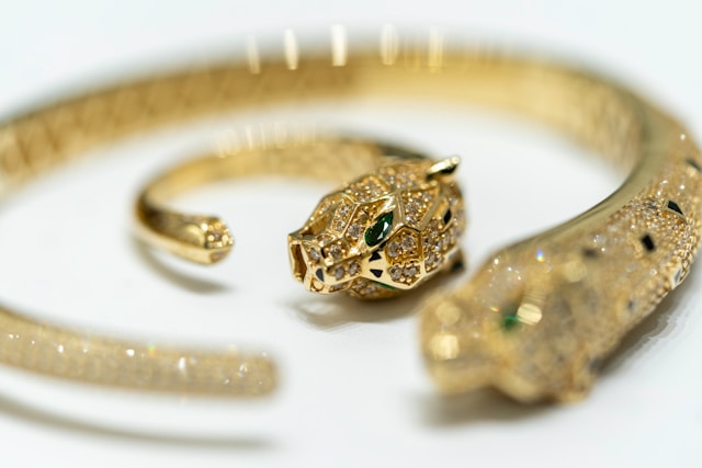 Unveiling the Sparkle: Your Ultimate Guide to Navigating the Jewelry Market