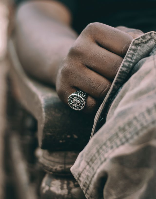 The Timeless Allure of Signet Rings: A Story of Legacy, Symbolism and Style