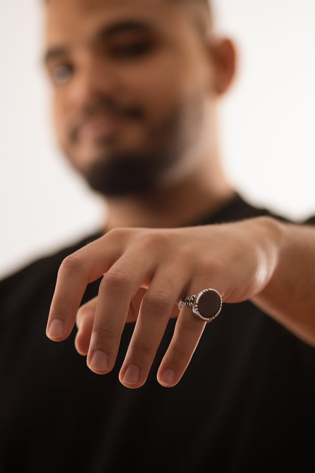 The Timeless Allure of Signet Rings: A Story of Legacy, Symbolism and Style