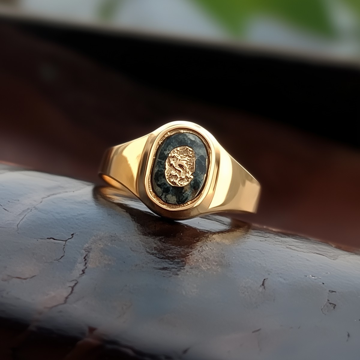 Signet Rings: A Blend of Tradition and Modernity