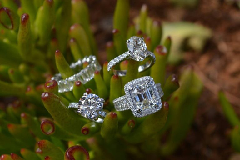 Top 4 Reasons to Choose Artificial Diamond Rings for Your Engagement